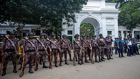 வங்கதேசத்தில் 17 ஆண்டுகளுக்குப் பின் மீண்டும் ராணுவ ஆட்சி!