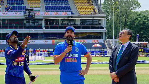 இலங்கை பேட்டிங் தேர்வு.