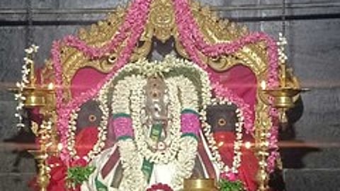 சிறப்பு அலங்காரத்தில் அருள்மிகு சித்தி விநாயகா்.