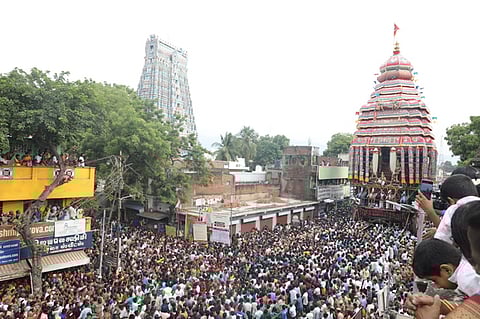 ஸ்ரீவில்லிபுத்தூா் ஆண்டாள் கோயில் ஆடிப்பூர திருவிழாவையொட்டி, புதன்கிழமை நடைபெற்ற தேரோட்டம்.