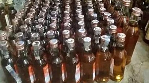 பறிமுதல் செய்யப்பட்ட மது பாட்டில்கள்