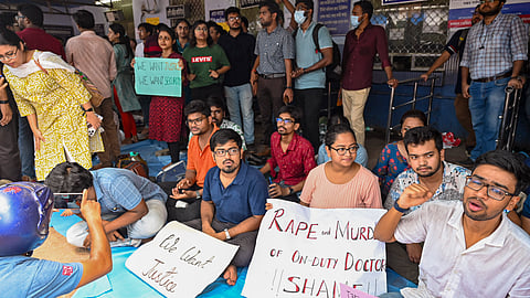 கொல்கத்தாவில் மருத்துவர்கள் போராட்டம்