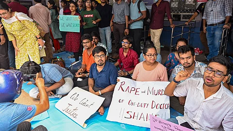 கொல்கத்தாவில் மருத்துவர்கள் போராட்டம்