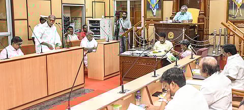 புதுவை சட்டப்பேரவையில் செவ்வாய்க்கிழமை பேசிய முதல்வா் என்.ரங்கசாமி.