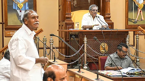 புதுவை சட்டப்பேரவையில் முதல்வா் என்.ரங்கசாமி