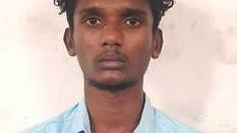 காளையாா்கோவில் அருகே போலீஸாரால் சுட்டுப் பிடிக்கப்பட்ட ரௌடி அகிலன்.