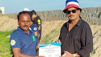 வில்வித்தை தேசிய பயிற்சியாளருக்கு சான்றிதழ்