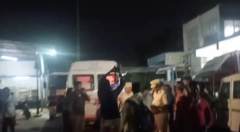 காக்களூரில் உள்ள ஆவின் பால் பண்ணையில் இயந்திரத்தில் துப்பட்டா சிக்கி இளம் பெண் பலியானார்.