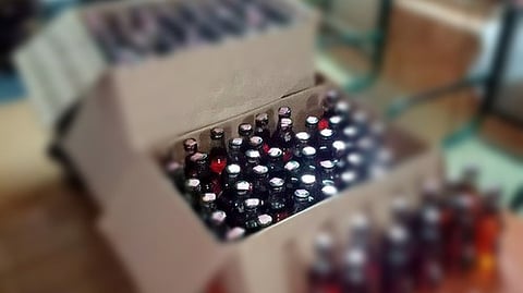 டாஸ்மாக் கடைகளில் காலி மதுபாட்டில்களை திரும்பப் பெறும் திட்டம் நவம்பா் முதல் அமல்