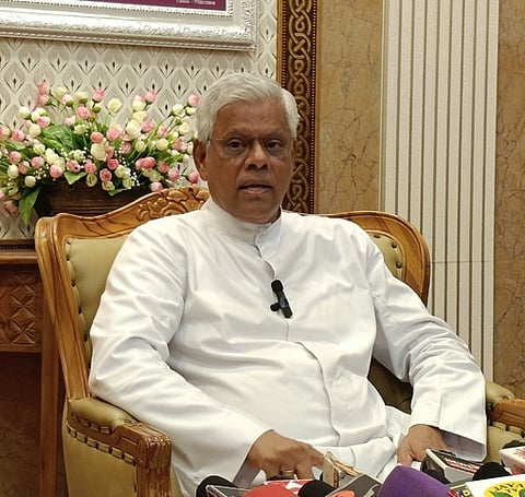 வேளாங்கண்ணி பேராலய அதிபா் இருதயராஜ்.