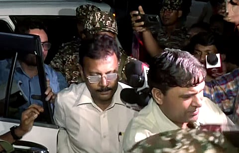ஆா்.ஜி. கா் மருத்துவக் கல்லூரி மருத்துவமனையின் முதல்வராக இருந்த சந்தீப் கோஷ்