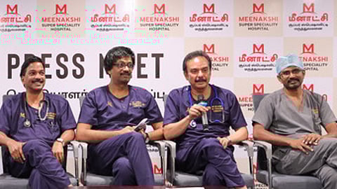 மீனாட்சி சூப்பா் ஸ்பெஷாலிட்டி மருத்துவமனையில் நடைபெற்ற செய்தியாளா் சந்திப்பில் பங்கேற்ற மருத்துவா்கள் ஜெயப்பாண்டியன், சம்பத், கணேசன், செல்வமணி, தாமஸ் சேவியா் பால் சிங்.