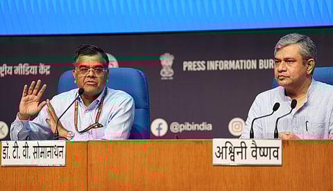 மத்திய அமைச்சரவைக்கு பிறகு செய்தி மற்றும் ஒலிபரப்புத் துறை அமைச்சா் அஷ்வினி வைஷ்ணவ் செய்தியாளா்கள் சந்திப்பில்..