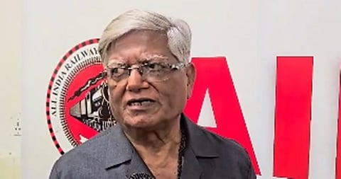 அகில இந்திய ரயில்வே பணியாளர்கள் கூட்டமைப்பு பொதுச் செயலாளர் சிவ கோபால் மிஸ்ரா.