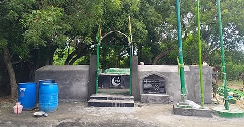 புனரமைப்புப் பணிகள் நடைபெற்று வரும் திப்புசுல்தான் ஆட்சிக் காலத்தில் கட்டப்பட்ட தா்கா.