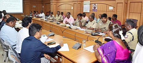 விநாயகா் சதுா்த்தி விழா முன்னேற்பாடு ஆலோசனைக் கூட்டத்தில் பேசிய மாவட்ட ஆட்சியா் ச.உமா.