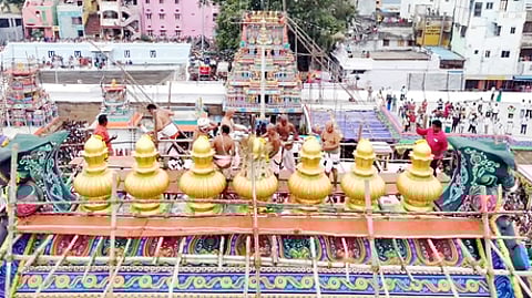 காஞ்சிபுரம் உலகளந்த பெருமாள் கோயிலுக்கு நடைபெற்ற மகா சம்ப்ரோக்ஷ்ணம்.