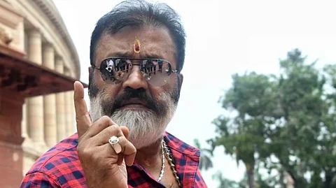 மத்திய இணையமைச்சர் சுரேஷ் கோபி.