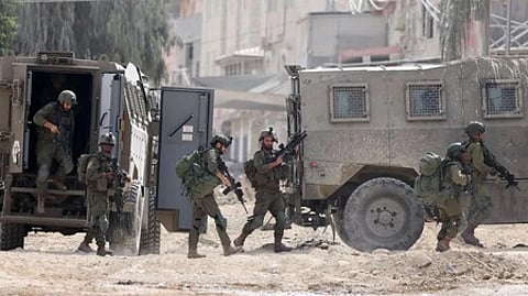 மேற்குக் கரை பகுதியில் ஆயுதக் குழுவினருக்கு எதிரான நடவடிக்கையில் ஈடுபட்டுள்ள இஸ்ரேல் படையினா்.