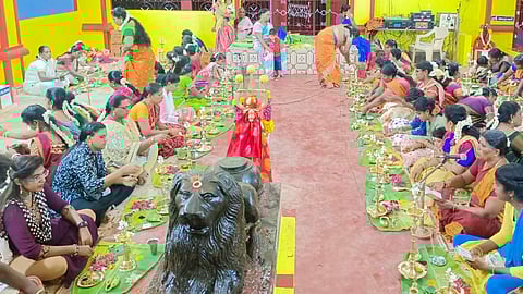 பனைவிளை முத்தாரம்மன் கோயிலில் திருவிளக்கு பூஜை