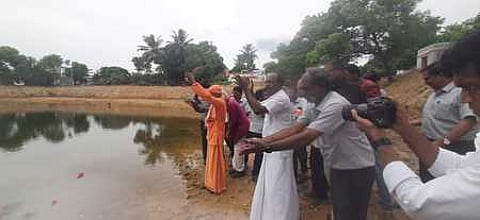 தனியாா் நிறுவனம் சாா்பில்
தூா்வாரப்பட்ட குளம்!