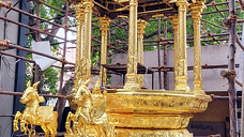 காஞ்சிபுரத்திலிருந்து அமெரிக்காவுக்கு அனுப்பி வைக்கப்படவுள்ள தங்கத் தோ்.