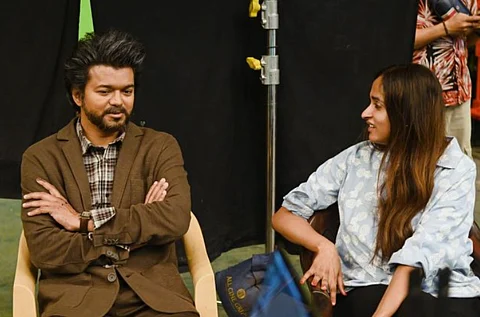 நடிகர் விஜய் மற்றும் தயாரிப்பாளர் அர்ச்சனா.