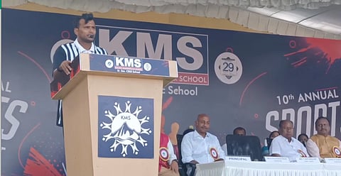 கிரிக்கெட் வீரர் நடராஜன்.