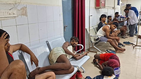 பலமு மருத்துவமனையில் சிகிச்சை பெறும் இளைஞர்கள்