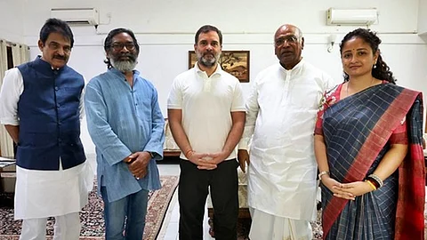 ராகுல் கார்கேவுடன் ஹேமந்த் சோரன்