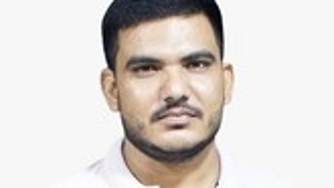 கைதான ரோகித்குமாா்.