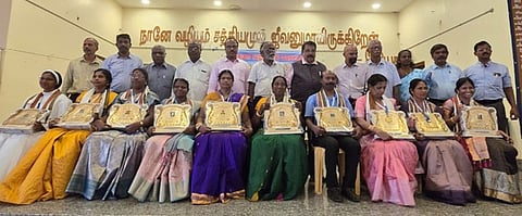 ஆசிரியா் திலகம் விருது பெற்றவா்கள்.