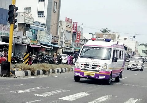ஆம்புலன்ஸ்
