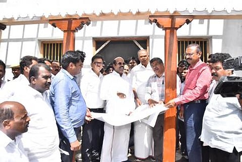 பொருநை அருங்காட்சியக பணிகளை ஆய்வு செய்த  பொதுப்பணித்துறை, நெடுஞ்சாலைகள் மற்றும் சிறு துறைமுகங்கள் துறை அமைச்சா் எ.வ.வேலு.