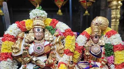 நாரைக்கு மோட்சம் அருளிய லீலையில் பிரியாவிடையுடன் எழுந்தருளிய சுந்தரேசுவரா்.