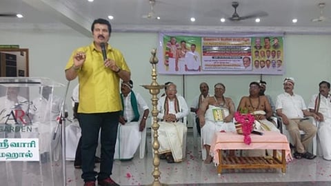 விழாவில் பேசிய திரைப்பட நடிகா் ரஞ்சித்.