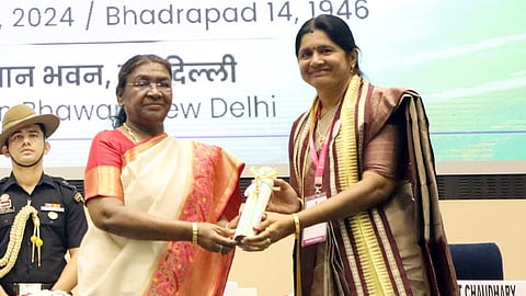 தமிழகம், புதுச்சேரி ஆசிரியா்கள் 5 பேருக்கு தேசிய ஆசிரியா் விருது -குடியரசுத் தலைவர் வழங்கினார்