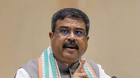 மத்திய கல்வி அமைச்சா்
தா்மேந்திர பிரதான்