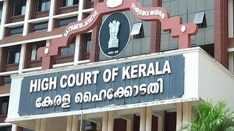 இஸ்லாமிய பெண்கள் ஆண்களுடன் கை குலுக்குவது தவறா? உயர்நீதிமன்றம் கேள்வி