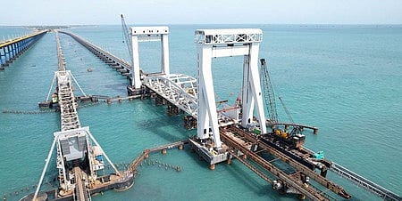 பாம்பன் புதிய ரயில்வே பாலம்.