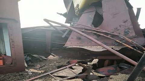 ஏவுகணைத் தாக்குதலால் எம்வி அயா கப்பலில் ஏற்பட்ட சேதம் .