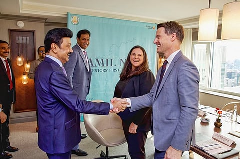 ஃபோர்டு மோட்டார்ஸ் அதிகாரிகளுடன் முதல்வர் மு.க.ஸ்டாலின் ஆலோசனை செய்தபோது எடுக்கப்பட்ட படம்.