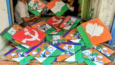 அரசியல் கட்சிக் கொடி வண்ணங்களில் கொடிகள்....