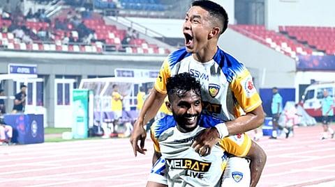 ~கோலடித்த மகிழ்ச்சியில் சென்னை வீரா்கள். ~