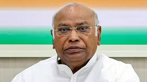 காங்கிரஸ் தலைவா் மல்லிகாா்ஜுன காா்கே