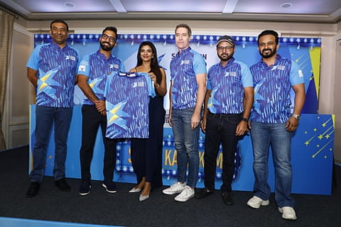 சதா்ன் ஸ்டாா்ஸ் அணியின் சீருடை அறிமுக விழாவில் பங்கேற்றோா்.