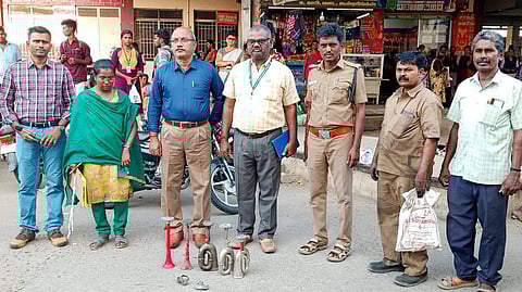 கோவில்பட்டி அண்ணா பேருந்து நிலையத்தில் ஆய்வு மேற்கொண்ட குழுவினா்