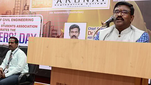 கல்லூரியில் பொறியாளா் தின விழா