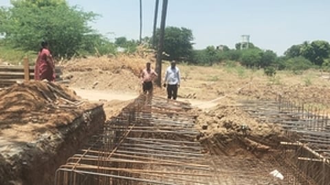 அணியாபரநல்லூரில் சாலை
சீரமைப்புப் பணி: அதிகாரிகள் ஆய்வு