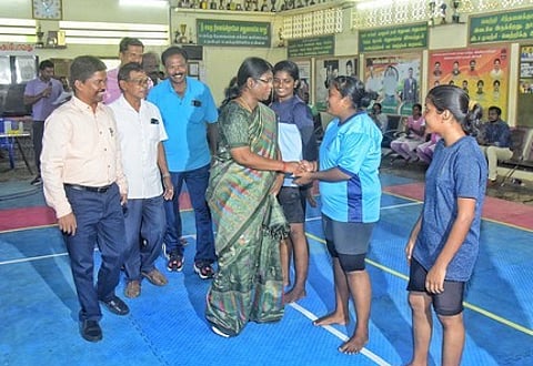 கல்லூரி மாணவிகளுக்கான கபடி போட்டி தொடக்கம்